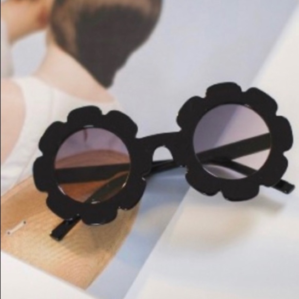 Black flower sunglasses